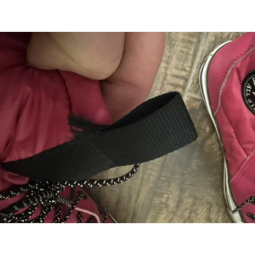 Converse Juniors Sz 3 Water Repellent Chuck Taylor All Star Boot HI 669334C Pink